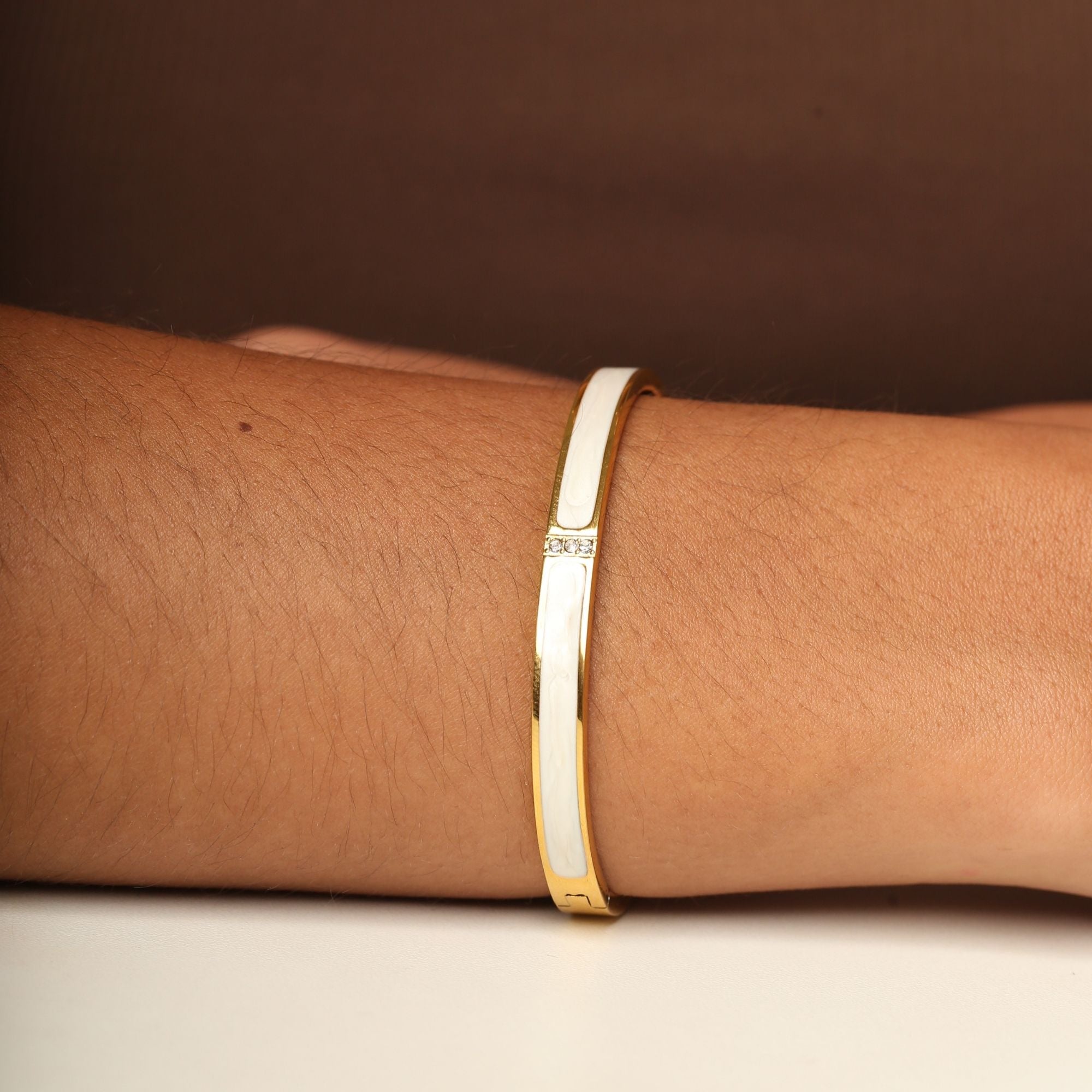 Leona Bangle