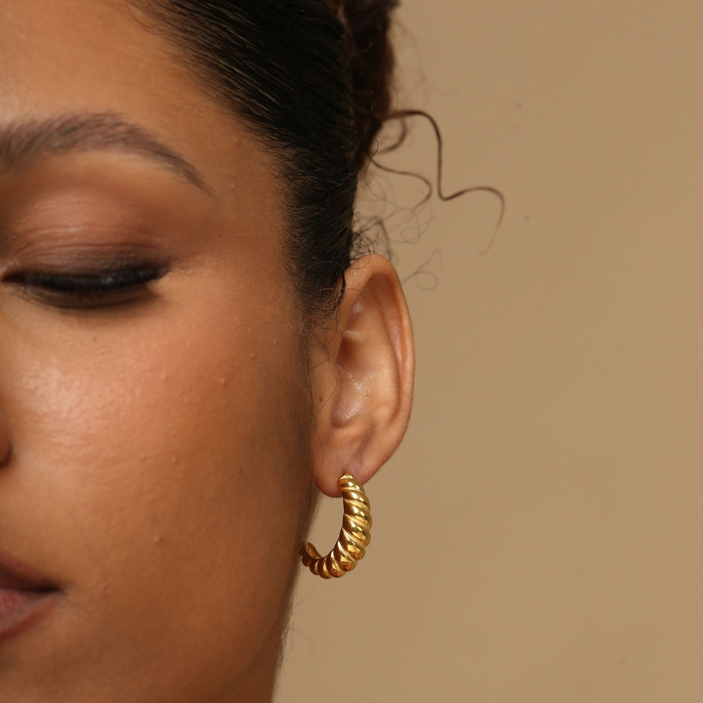 Delilah Hoops