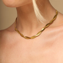 Twisted Betina Choker