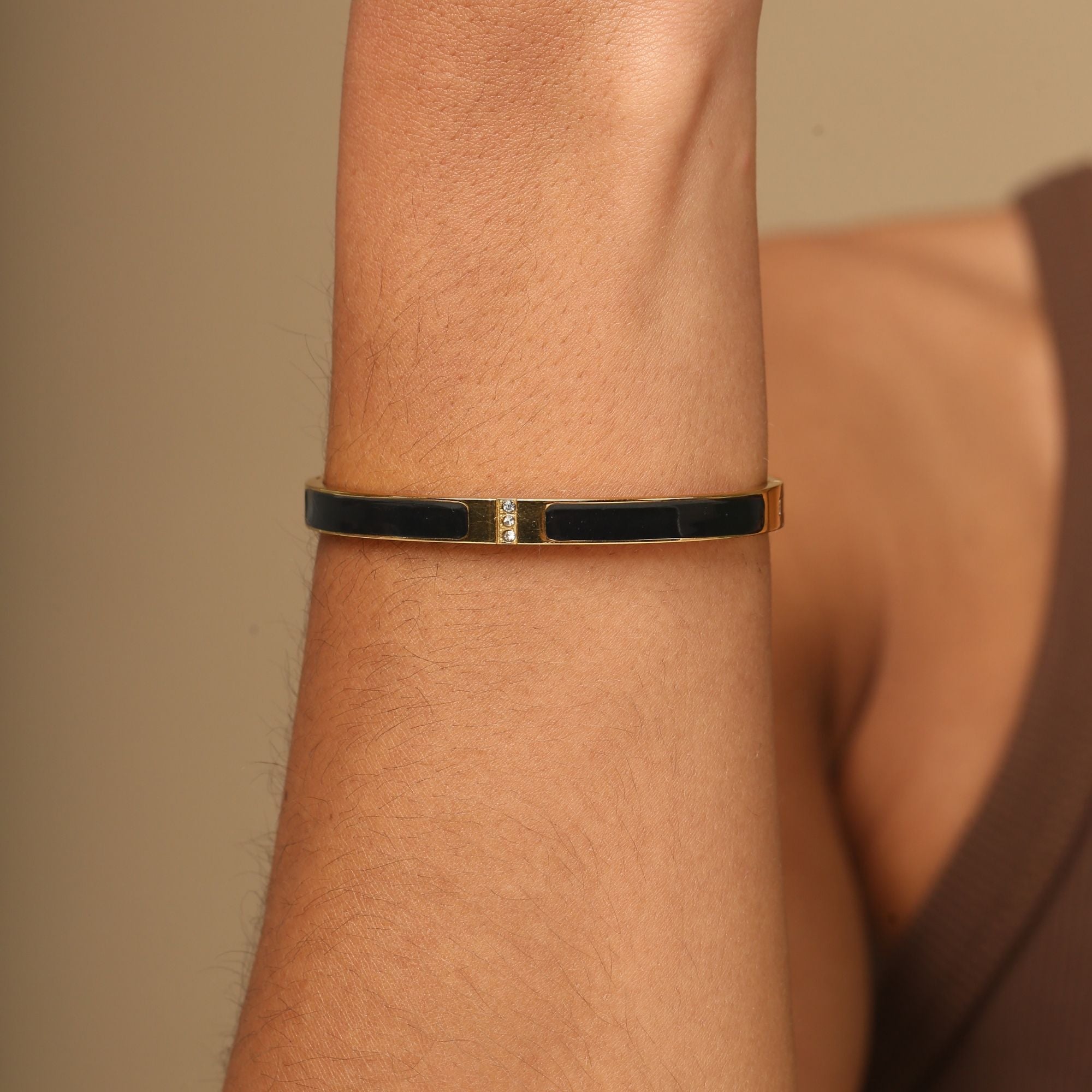 Leona Bangle