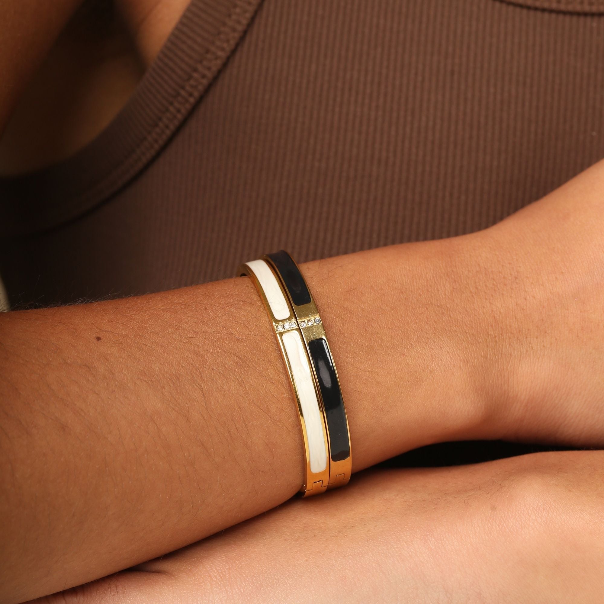 Leona Bangle