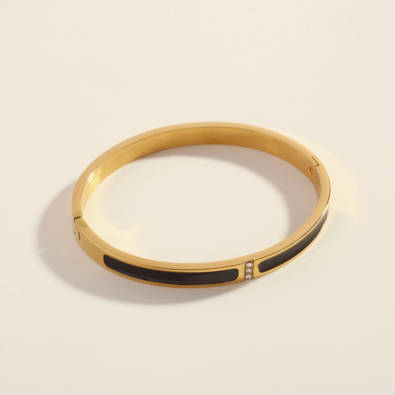 Leona Bangle