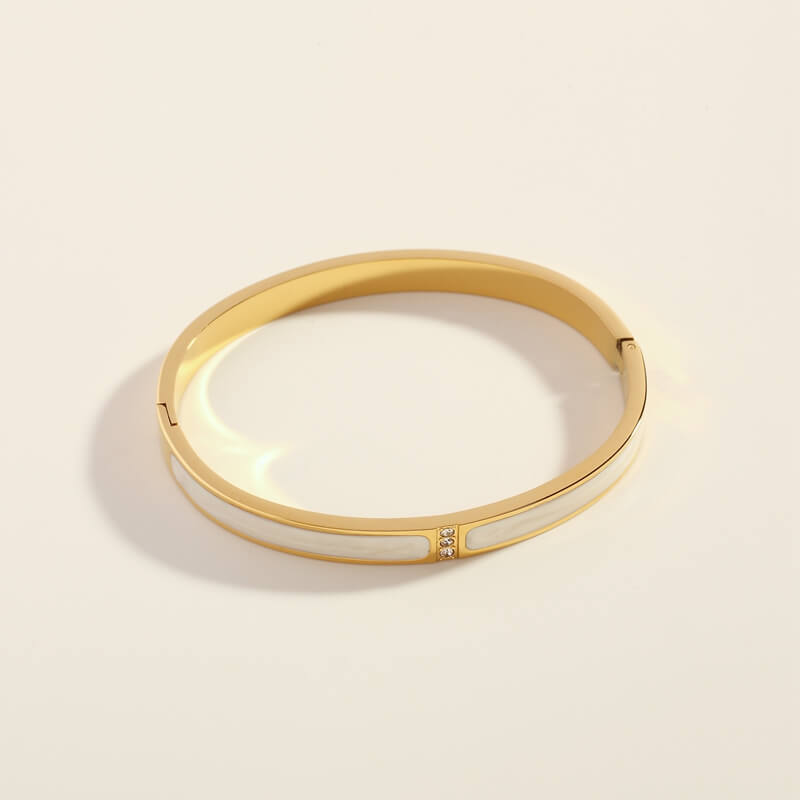 Leona Bangle