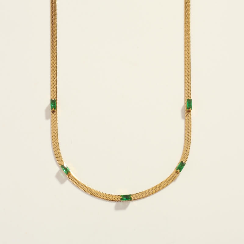 Betina Esmeralda Chain