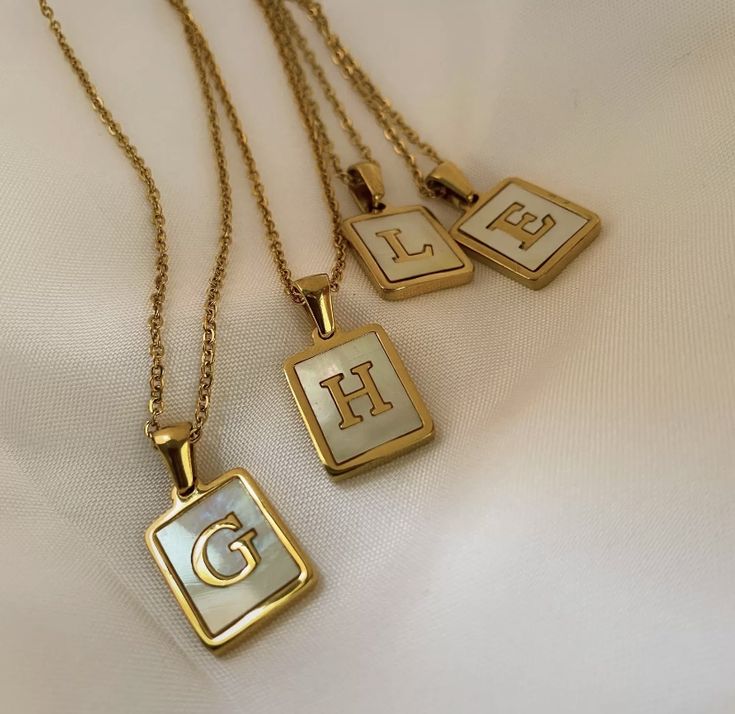 Madrepérola Letter Necklace